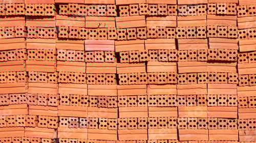 Visualização: Novo material de construção de tijolos perfurados, fundo empilhado, pilha de tijolos vermelhos, pano de fundo