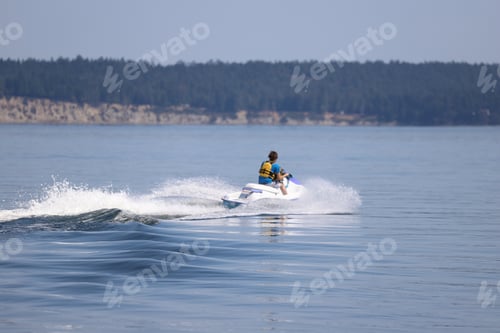Preview: Water sport on the ocean