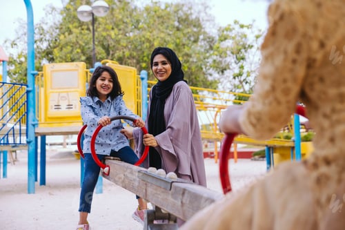 Preview: dubai people