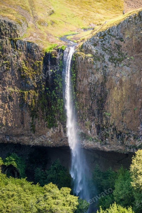 Preview: Phantom Waterfall dropping off over vertical walls
