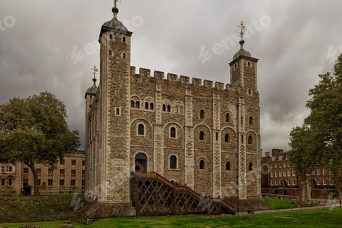 Preview: White Tower of London under overcast sky