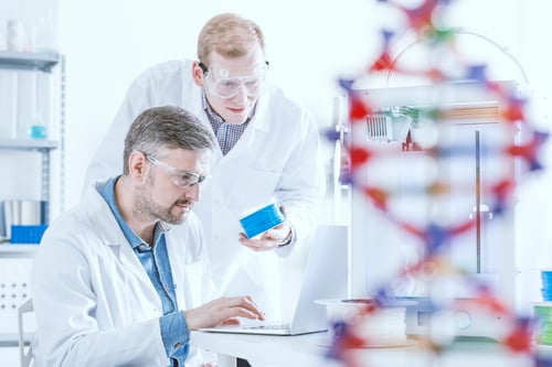 Preview: Chemists working with 3d printer