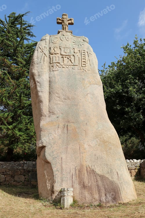 Preview: Menhir of Saint-Uzec in Pleumeur-Bodou, France