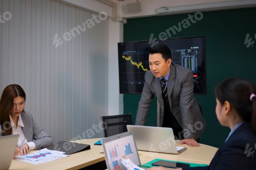 Preview: Employees are meeting at office.