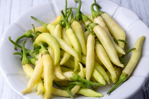 Preview: Fresh and organic yellow colored small hot peppers