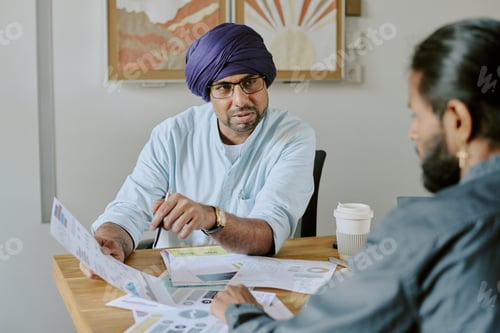 Preview: Teamlead Discussing Report Details