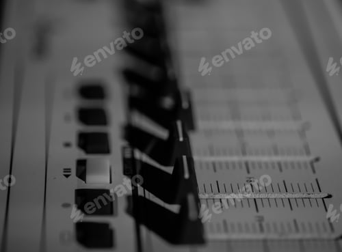 Preview: fader digital mixing console with volume meter