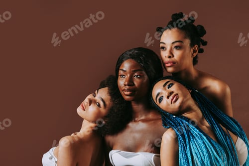 Preview: Beautiful black women posing in studio