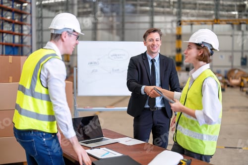 Preview: Group of worker working in warehouse