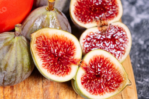Preview: Closeup of figs on a cutting wood