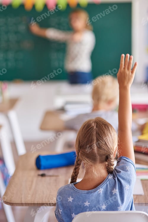 Preview: Girl knowing best answer for the question