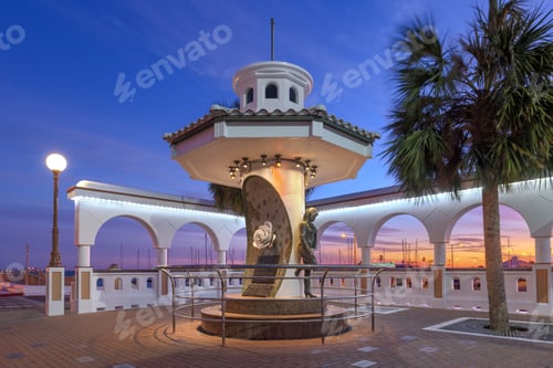 Preview: The Mirador de la Flor Selena Monument