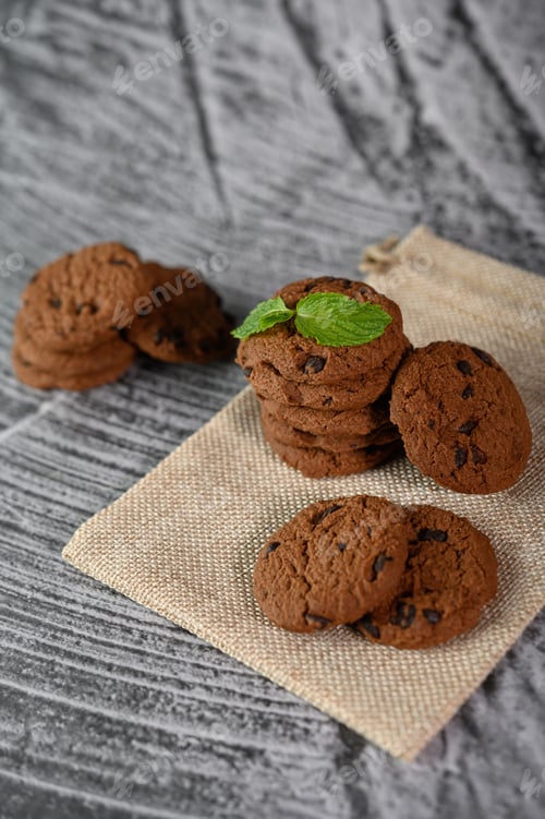 Preview: A pile of cookies on a cloth on a wooden table