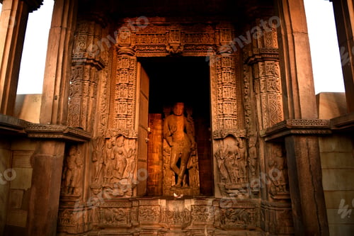 Preview: Vishnu Idol inside Chaturbhuj temple in Khajuraho, India, UNESCO world Heritage site