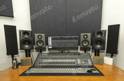 Preview: Soundboard on a wooden table with monitor and soundbox