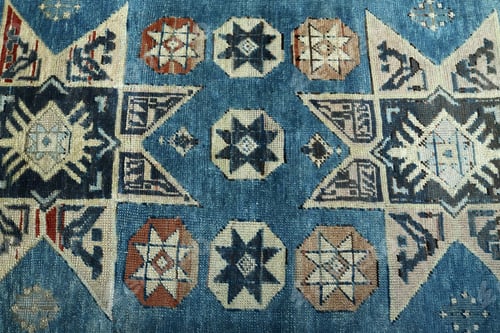 Preview: Textures and patterns in color from woven carpets
