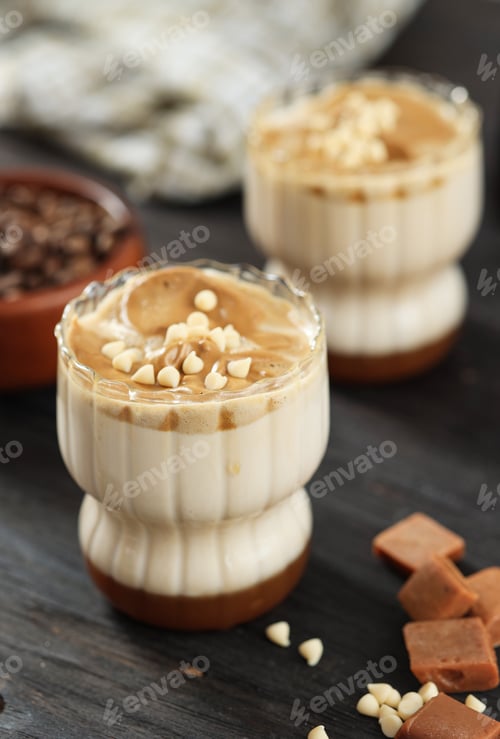Preview: Caramel Dalgona Coffee with White Chocochips Topping