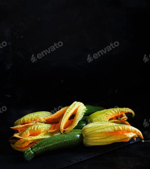 Preview: Zucchini with flowers
