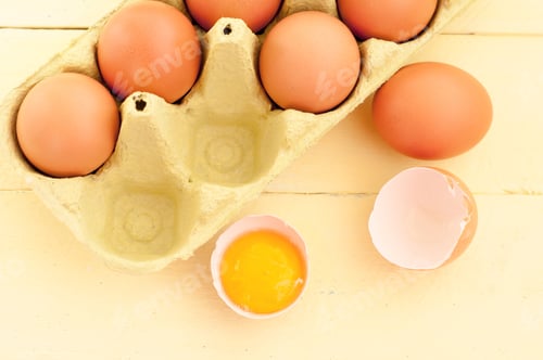 Preview: Eggs in the package. Yolk in shell