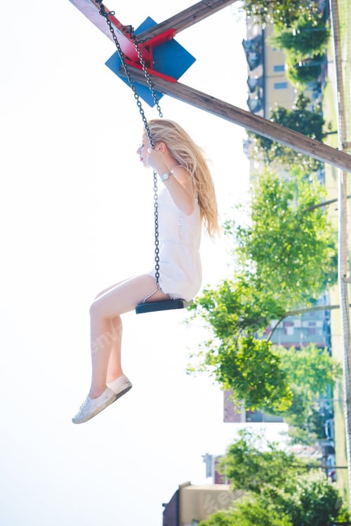 Preview: young blonde woman in the city