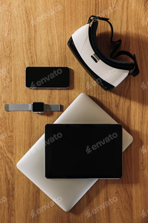 Preview: Smartphone, smartwatch, tablet, laptop and Virtual Reality Glasses on wooden table top
