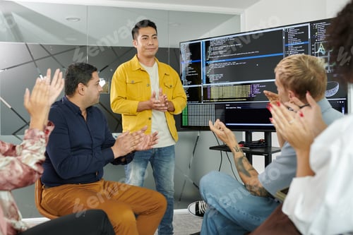 Preview: Investors Clapping to Pitching Startupper