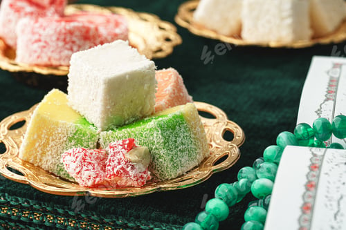 Preview: Close up of a little oriental plate with turkish delights