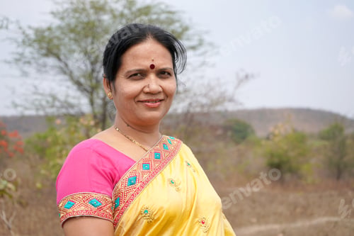 Preview: Portrait of Indian woman at outdoor.