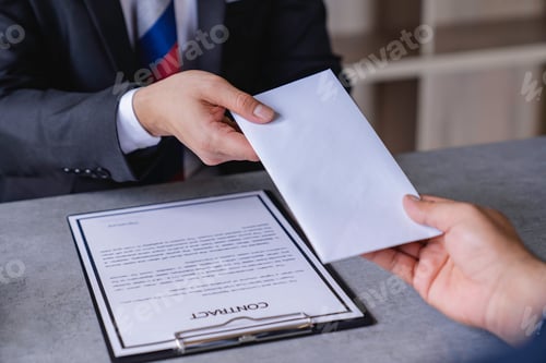 Preview: Businessmen or politicians agree to accept bribes given in envelopes. To do illegal business, corrup
