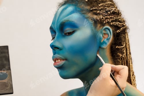Preview: Makeup Artist applies ye shadows to a beautiful woman in Avatar style