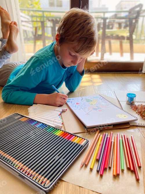 Preview: Little boy drawing