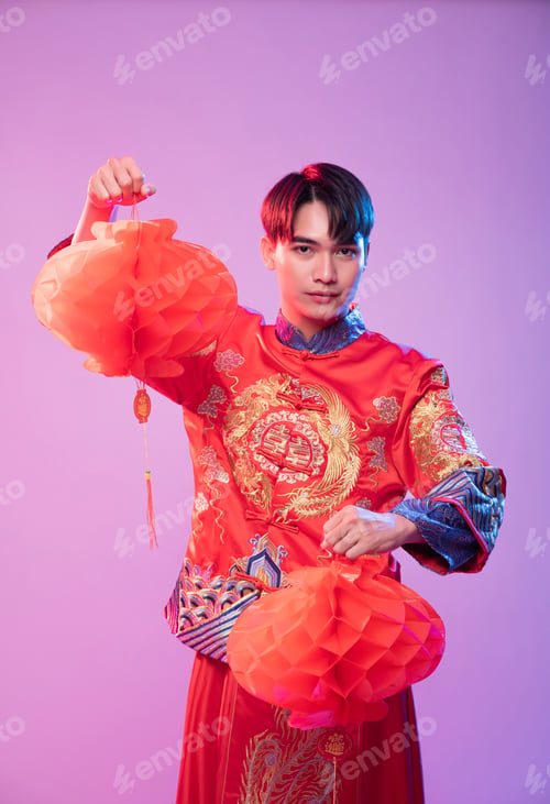 Preview: Man wear Cheongsam show decorate red lamp to shop in chinese new year
