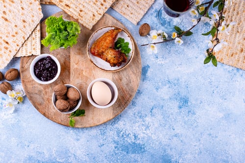 Preview: Traditional Passover Seder plate with symbolic foods. Symbolic of Jewish holiday Pesah.