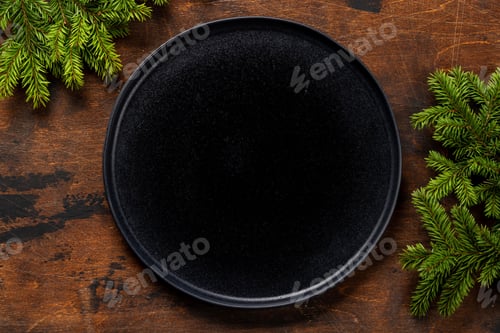 Preview: Mockup for a festive Christmas meal: Empty plate with festive fir tree branches