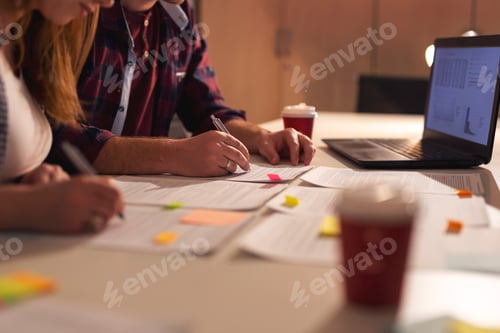 Preview: Business colleagues working overtime