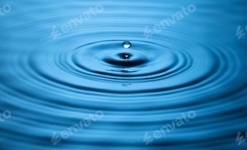 Preview: Blue Water drop falling, macro splash. Natural background