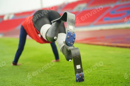 Preview: Athlete runner with prosthetic legs