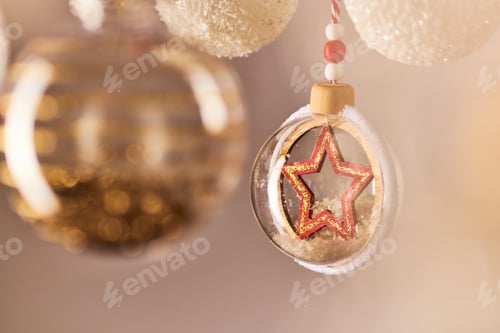 Preview: Transparent toy ball with artificial snow particles and red star inside