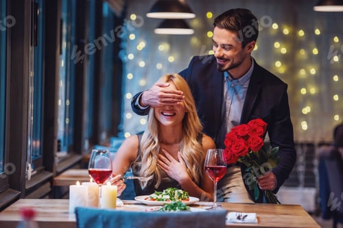 Preview: Couple on a date