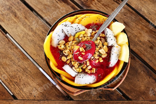 Preview: Smoothie bowl with fresh fruit and granola, healthy eating