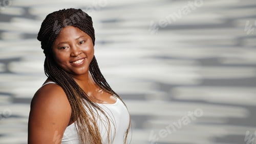 Preview: Glowing model promoting confidence in empowering ad