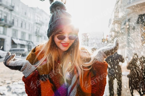 Preview: Winter portrait of happy woman walking in knitted hat
