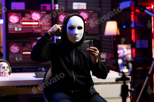 Preview: Dissident fighting for justice holds USB stick with stolen data, deliver warning