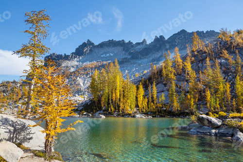 Preview: Alpine lake