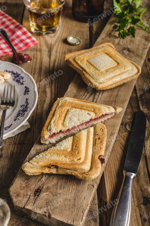 Preview: Old Bohemian toast with jam and beer