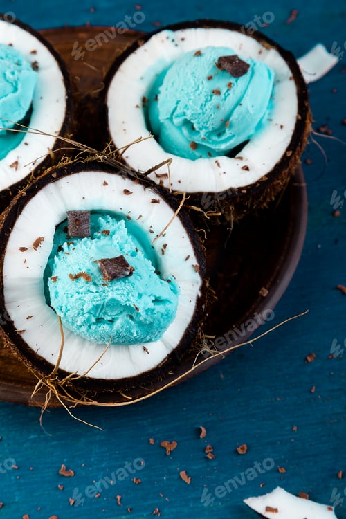 Preview: Blue ice cream in coconut bowl.