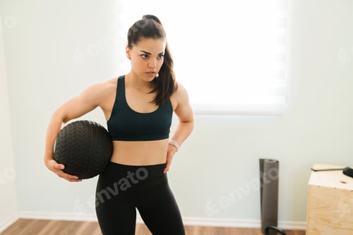 Preview: Tired muscular woman catching her breath