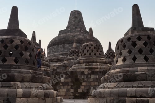 Preview: Stone statue in Indonesia next to wall top