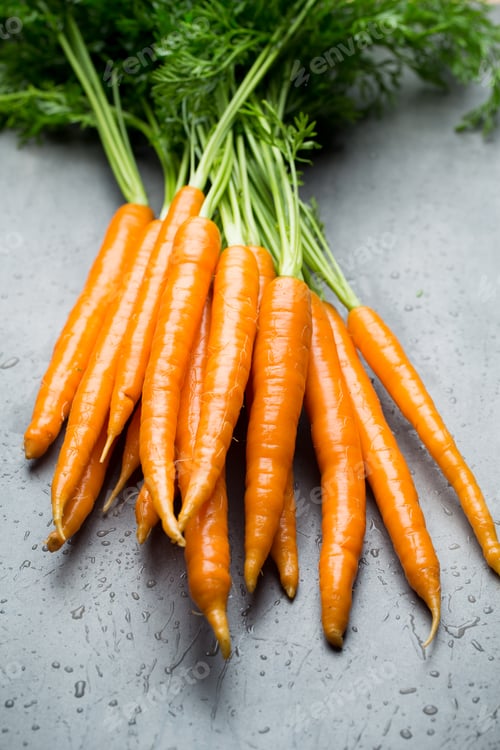 Preview: Fresh carrots on the gray backgrounds.