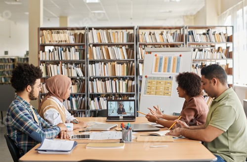 Preview: Online education with teacher in class